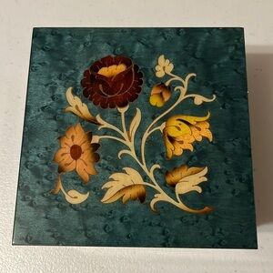 Italian marquetry inlaid music box